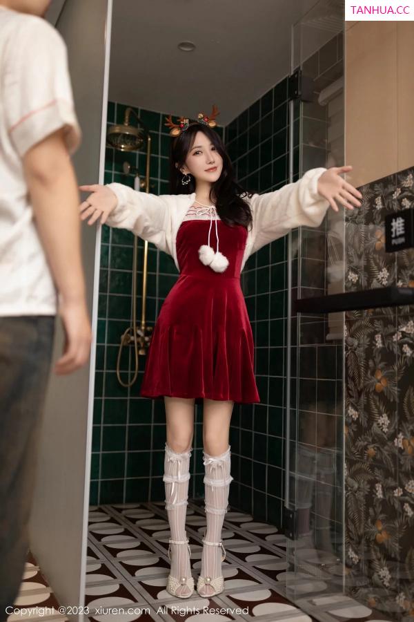 鱼子酱fish  [XiuRen]高清写真图 2023.12.22 No.7854 鱼子酱Fish 圣诞美腿第3张图片